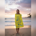 Cargar la imagen en la vista de la galería, Toallas De Microfibra Estampadas 130x80cm Playita o Miedo Amarilla